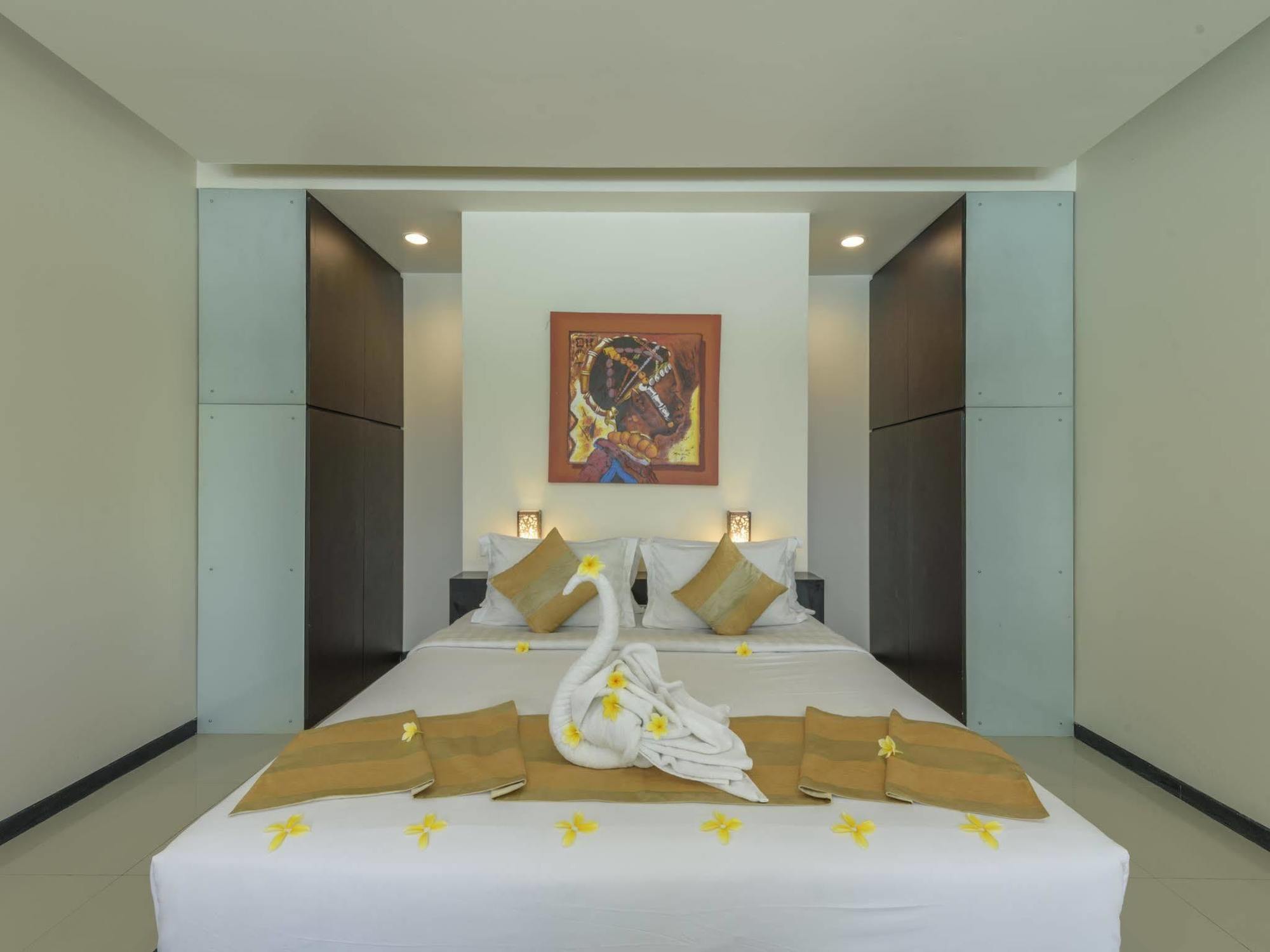 Swiss-Belcourt Sunset Aparthotel Семиняк Екстериор снимка